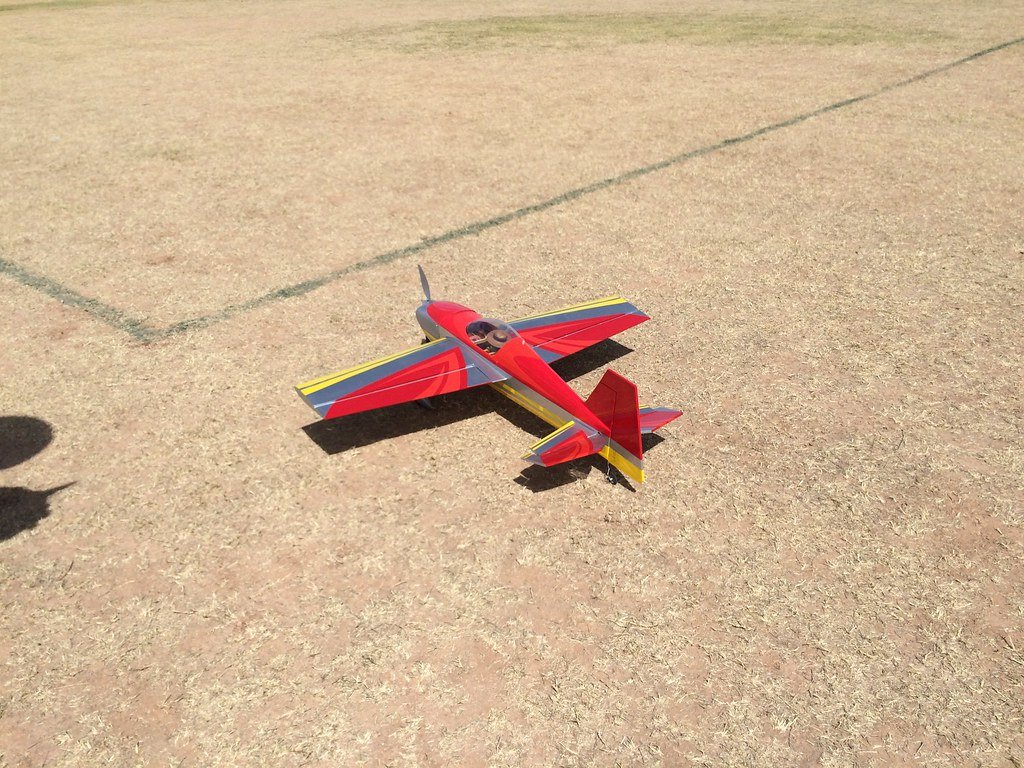דף הבית טיסן 3D אדום על הקרקע